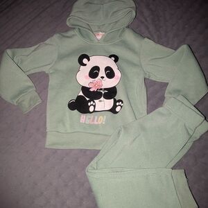 ✨5/$25 Girls 5T Green Panda Hoodie & Sweatpants Set